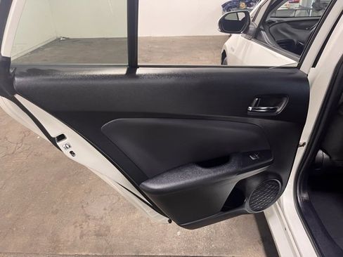 Used 2019 Toyota Prius L Eco image 19