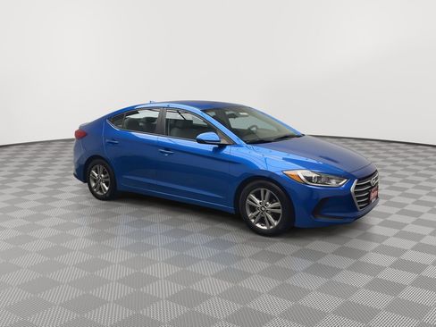 Used 2017 Hyundai Elantra SE image 30