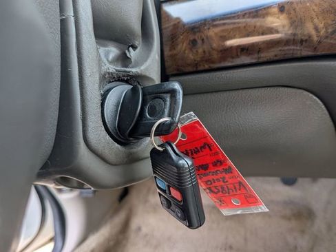 Used 2010 Mercury Grand Marquis LS image 17