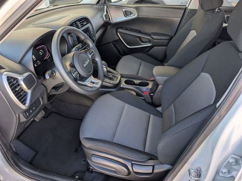 Used 2023 Kia Soul LX image 8