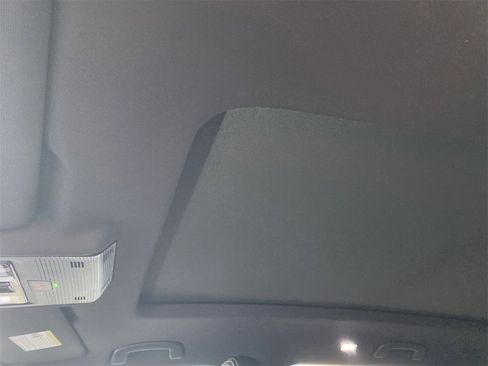 New 2026 Volkswagen Atlas Cross Sport SE image 18