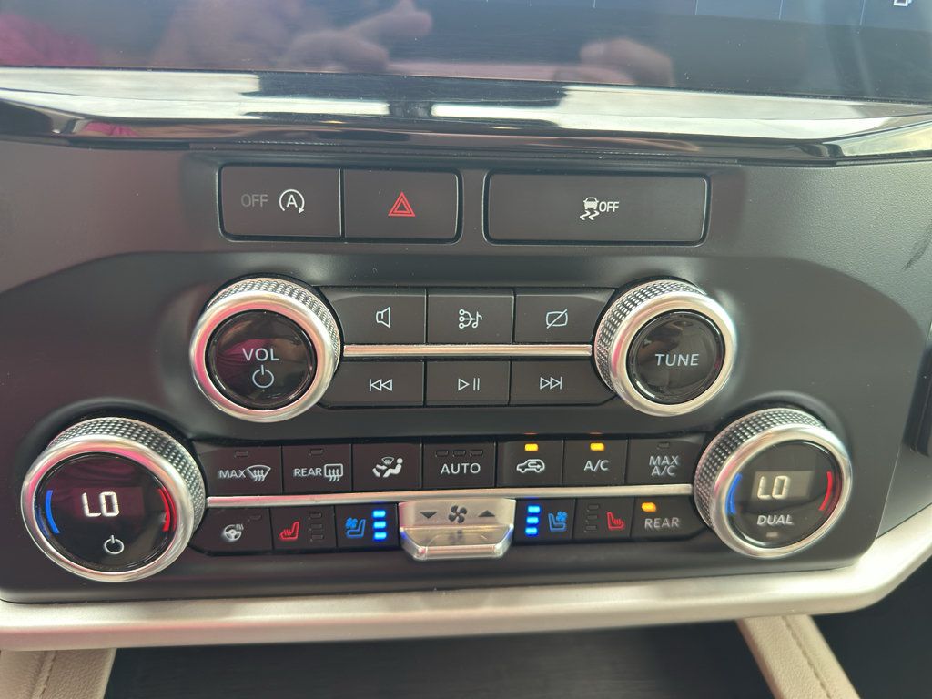 Used 2024 Ford Expedition Limited AWD/4WD image 15