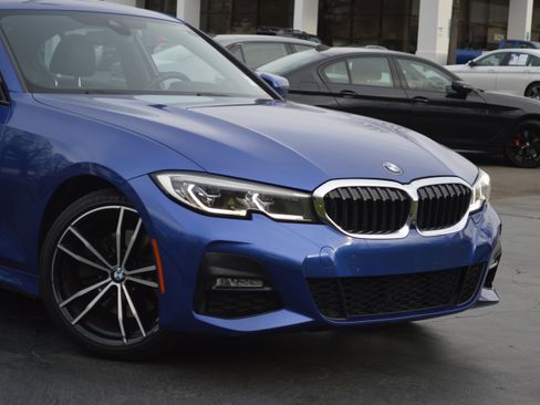 Used 2019 BMW 330i Sedan w/ M Sport Package image 2