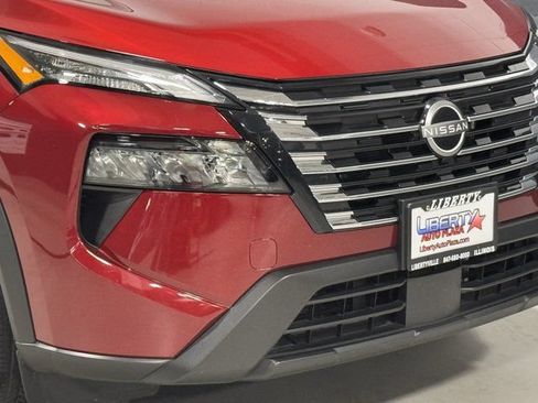 Used 2025 Nissan Rogue S AWD/4WD image 3