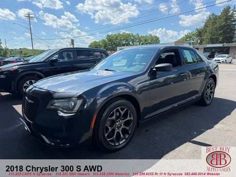Used 2018 Chrysler 300 S AWD/4WD image 7