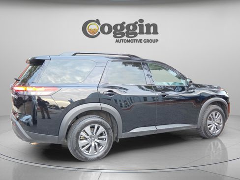 Used 2024 Nissan Pathfinder SV image 5