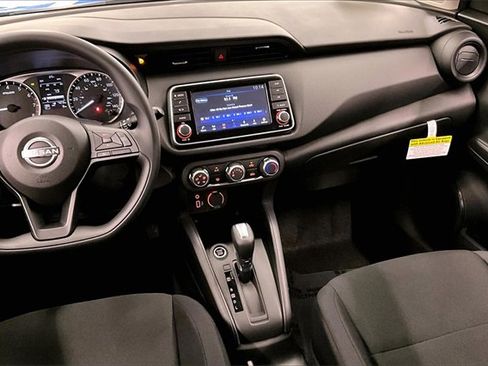 New 2025 Nissan Kicks Play S image 7