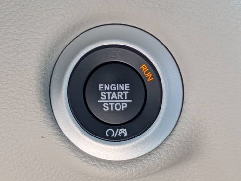 Used 2024 Chrysler Pacifica Touring-L AWD/4WD image 44
