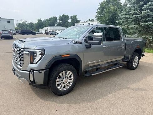 Used 2024 GMC Sierra 2500 Denali w/ Denali Reserve Package AWD/4WD image 2