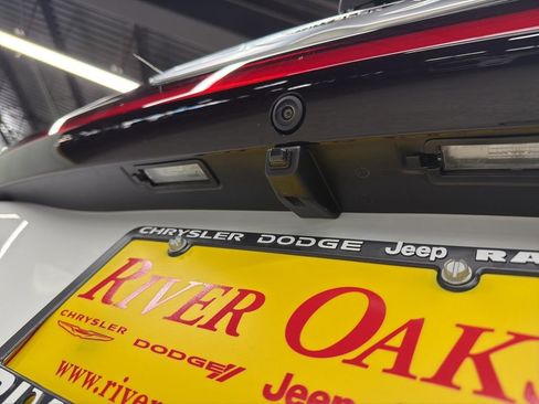 New 2026 Chrysler Pacifica Pinnacle image 7