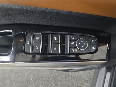 Used 2025 Nissan Pathfinder Platinum FWD image 27