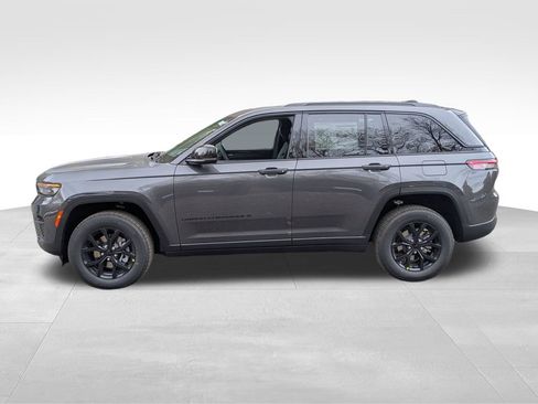 New 2025 Jeep Grand Cherokee Altitude image 6