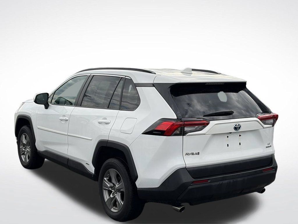 Used 2024 Toyota RAV4 LE AWD/4WD image 7