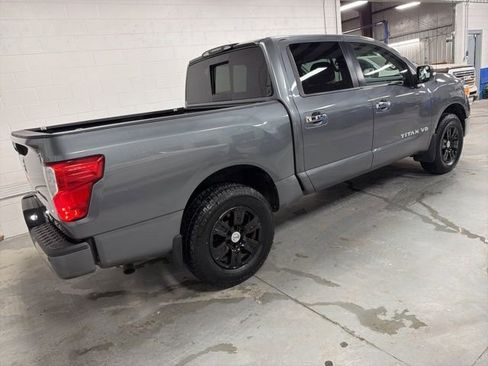 Used 2018 Nissan Titan SV w/ SV Convenience Package AWD/4WD image 10