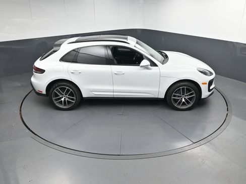 Used 2022 Porsche Macan image 38