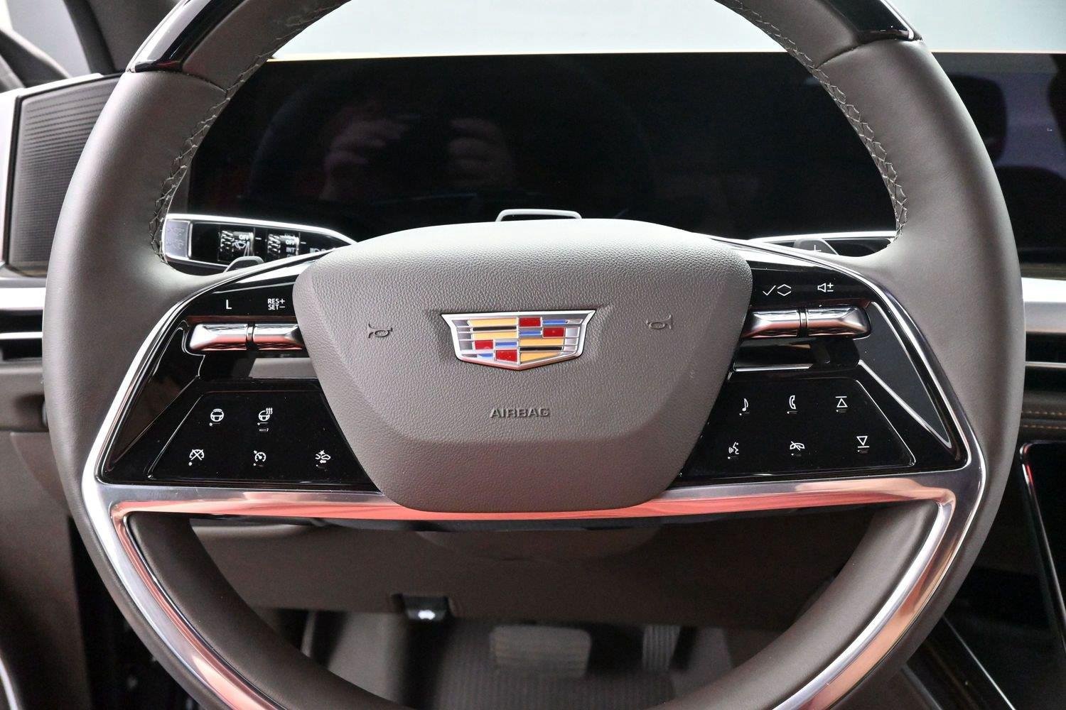 Certified 2025 Cadillac Escalade Premium Luxury AWD/4WD image 19