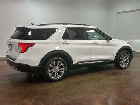 Used 2022 Ford Explorer XLT image 26