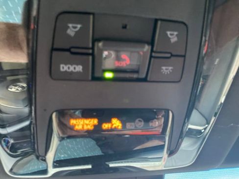 Used 2021 Toyota Venza Limited AWD/4WD image 27