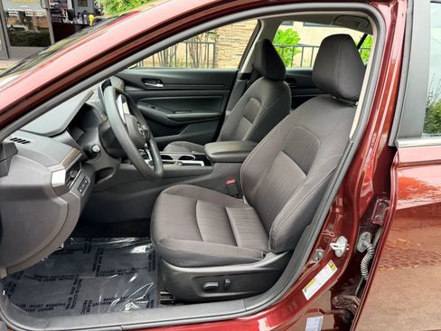 Used 2024 Nissan Altima 2.5 SV image 8