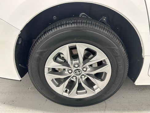Used 2025 Toyota Sienna LE image 68