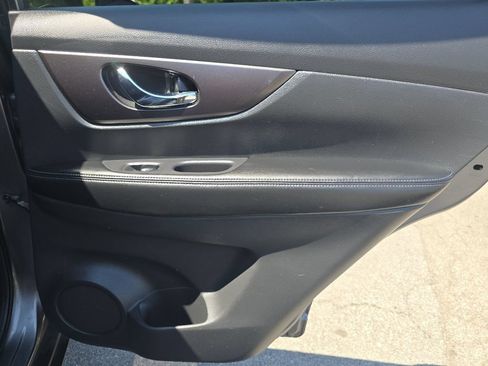 Used 2015 Nissan Rogue SV FWD image 16
