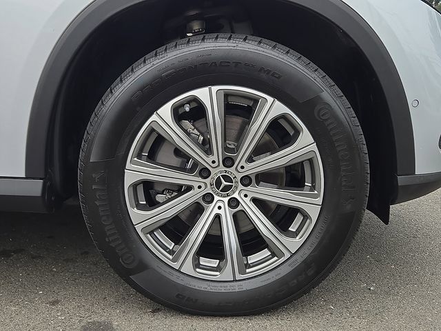 Used 2024 Mercedes-Benz GLC 300 4MATIC w/ Advanced USB Package image 9