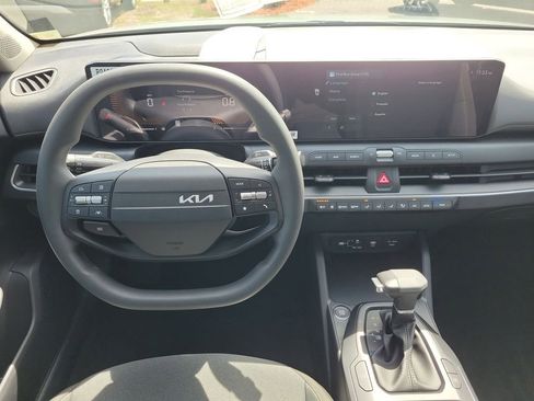 New 2026 Kia K4 FWD image 17