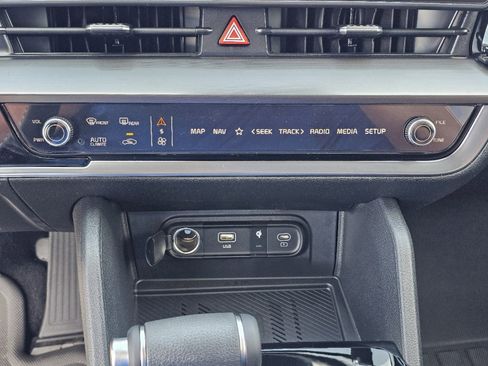 Used 2025 Kia Sportage EX w/ Premium Package image 29