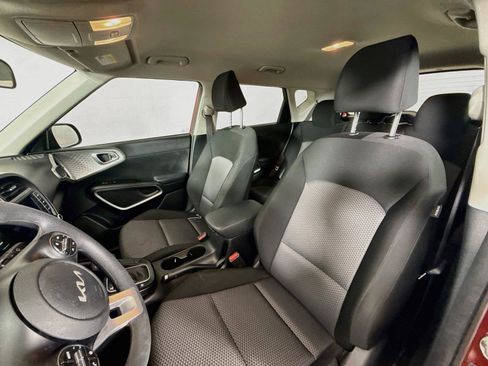 Used 2025 Kia Soul LX w/ LX Technology Package FWD image 7