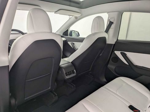 Used 2022 Tesla Model Y Performance AWD/4WD image 18