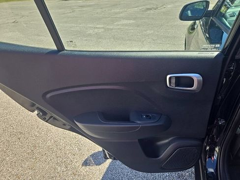 Used 2022 Hyundai Venue SEL FWD image 18