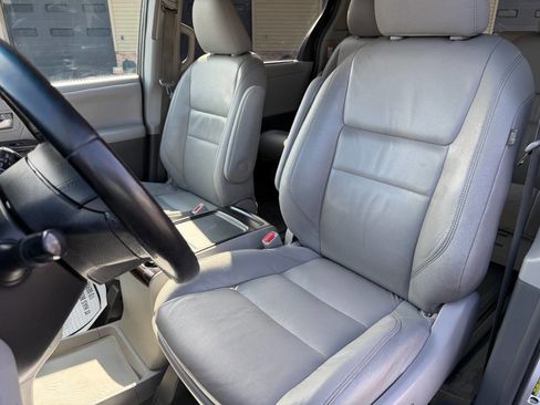 Used 2016 Toyota Sienna XLE image 17
