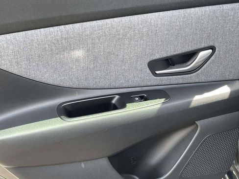 Certified 2025 Hyundai Elantra Limited w/ Cargo Package FWD image 9