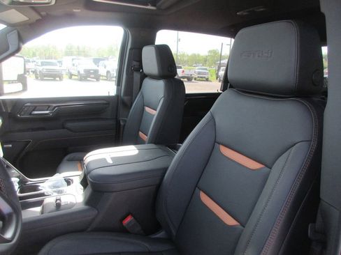 New 2026 GMC Sierra 2500 AT4 AWD/4WD image 12
