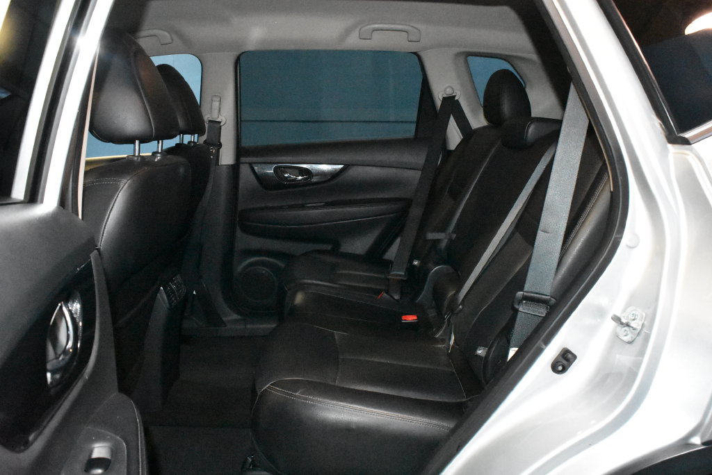Used 2018 Nissan Rogue SL FWD image 23