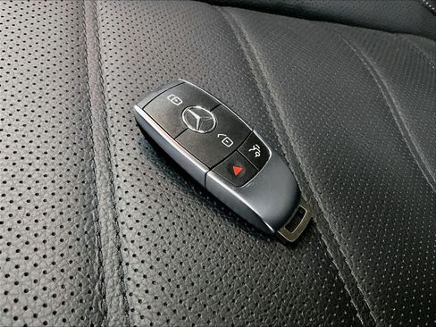 Used 2026 Mercedes-Benz GLS 580 4MATIC image 12