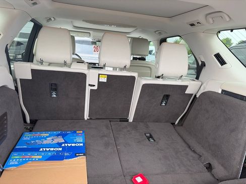 Used 2018 Land Rover Discovery HSE Luxury AWD/4WD image 24