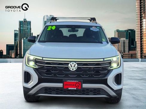 Used 2024 Volkswagen Atlas Peak Edition SE image 9