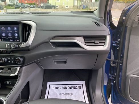 Used 2022 GMC Terrain SLT image 25