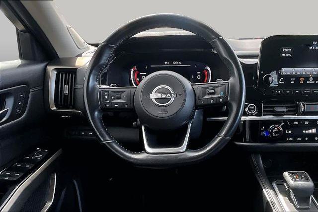 Used 2023 Nissan Pathfinder Platinum FWD image 6