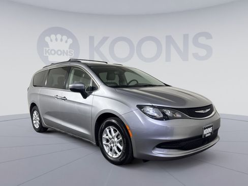 Used 2021 Chrysler Voyager Lxi image 10