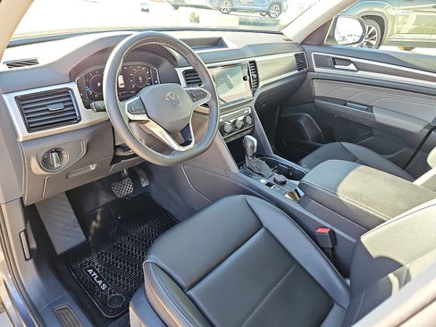 Certified 2023 Volkswagen Atlas SE w/ Panoramic Sunroof Package image 11