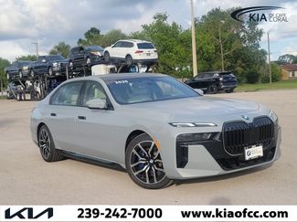 Used 2025 BMW 760i xDrive AWD/4WD video 1