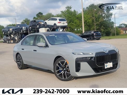 Used 2025 BMW 760i xDrive AWD/4WD image 1