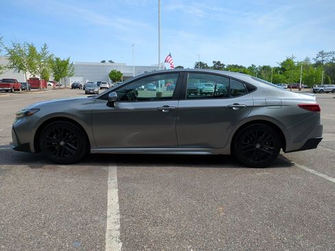 Used 2025 Toyota Camry SE w/ Convenience Package FWD image 7