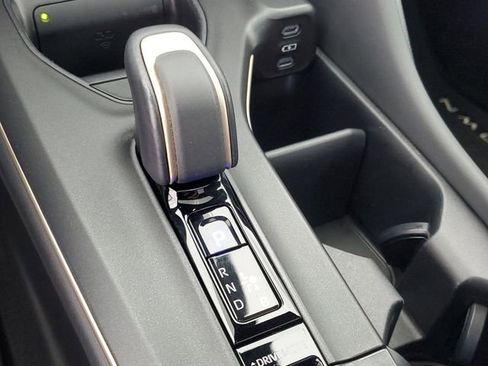 Used 2023 Toyota Crown Limited image 30