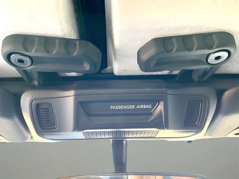 Used 2025 Jeep Gladiator Nighthawk image 37