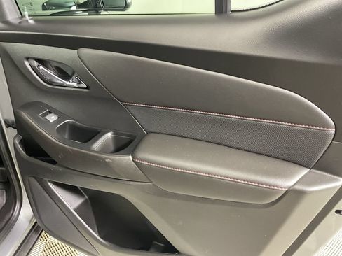 Used 2023 Chevrolet Traverse RS FWD image 23