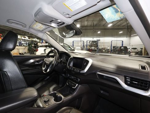 Certified 2024 GMC Terrain SLT image 27