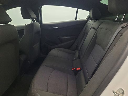Used 2018 Chevrolet Cruze LT w/ Convenience Package FWD image 18